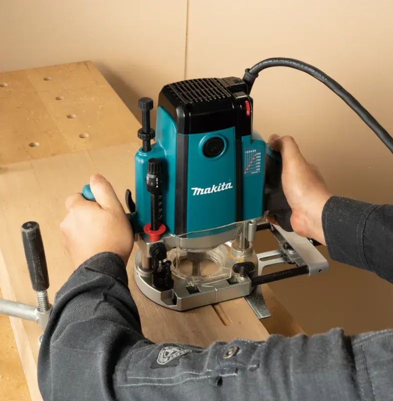 Makita RP2303FC02 Devir Ayarlı Elektronik Dik Freze ürün görseli